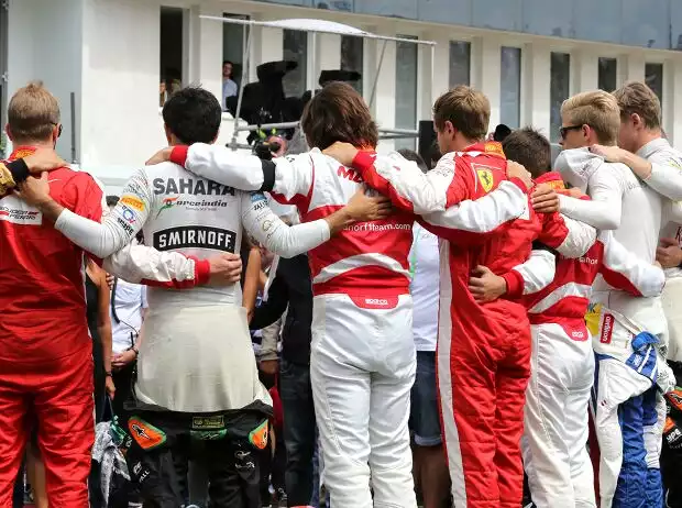 Schweigeminute für Jules Bianchi in Budapest Titel-Bild zur News: Schweigeminute für Jules Bianchi in Budapest