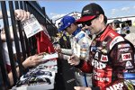 Jeff Gordon (Hendrick) und Kasey Kahne (Hendrick) in der Autograph Alley