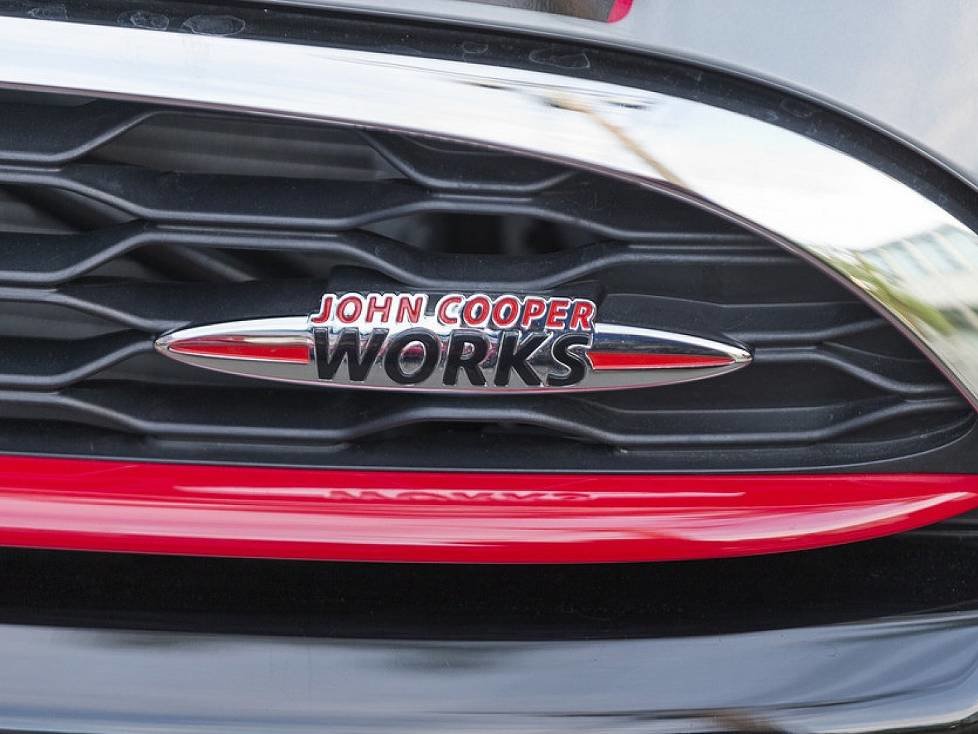 Das Logo des Mini John Cooper Works