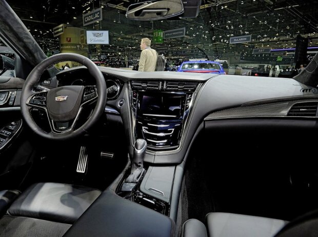 Cockpit des Cadillac CTS-V 