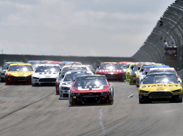 Titel-Bild zur News: Start zum NASCAR-Rennen in Watkins Glen 2014
