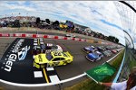 Start zum Xfinity-Rennen mit Joey Logano (Penske) und Brad Keselowski (Penske) in Reihe eins