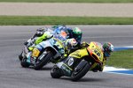 Alex Rins vor Dominique Aegerter 