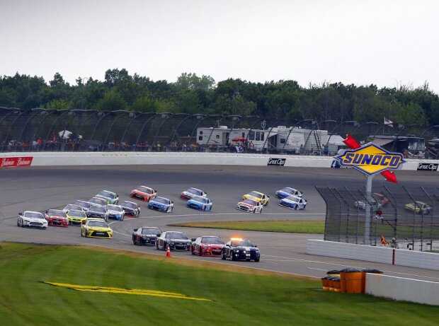 Boxeneinfahrt auf dem Michigan International Speedway Boxeneinfahrt auf dem Michigan International Speedway