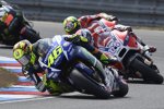 Valentino Rossi (Yamaha) vor Andrea Dovizioso und Andrea Iannone (Ducati)