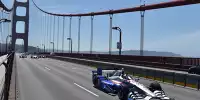 Marco Andretti im Auto von Justin Wilson auf der Golden-Gate-Bridge in San Francisco