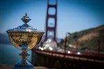 Der Astor-Cup, die Trophäe für den IndyCar-Champion, vor der Golden-Gate-Bridge in San Francisco