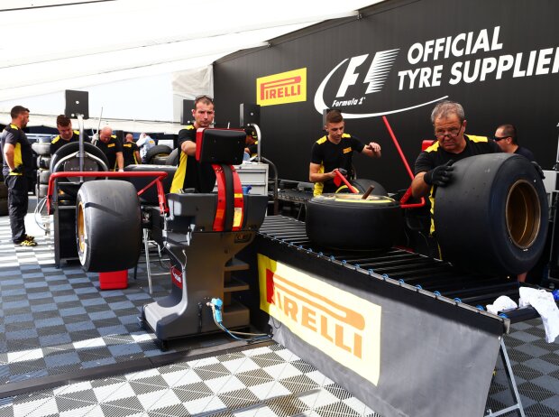 Titel-Bild zur News: Pirelli-Box in Spa-Francorchamps