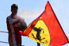 Bild zum Inhalt: Tränen der Freude: Sebastian Vettels emotionalstes Podium