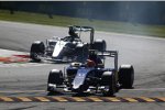 Felipe Nasr (Sauber) und Lewis Hamilton (Mercedes) 