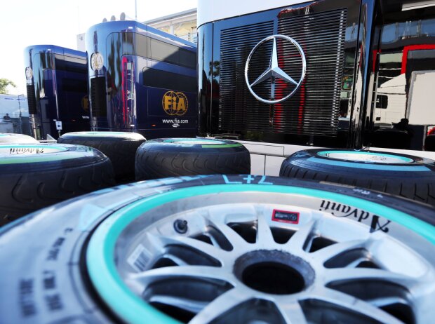 Titel-Bild zur News: Pirelli-Reifen des Mercedes-Teams