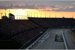 Start zum Bojangles' Southern 500 mit Brad Keselowski (Penske) und Kurt Busch (Stewart/Haas) in Reihe eins