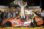 Carl Edwards (Gibbs) in der Victory Lane