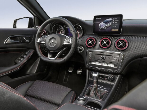 Cockpit des Facelifts der Mercedes-Benz A-Klasse 