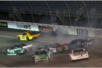 Xfinity: Crash in der ersten Kurve der ersten Runde mit John Wes Townley, Carl Long, David Starr, Joey Gase, Benny Gordon und Jimmy Weller