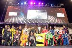 Die 16 Chase-Teilnehmer 2015: Jamie McMurray, Matt Kenseth, Kurt Busch, Ryan Newman, Joey Logano, Carl Edwards, Martin Truex Jun., Paul Menard, Kevin Harvick, Kyle Busch, Dale Earnhardt Jun., Clint Bowyer, Brad Keselowski, Jeff Gordon, Jimmie Johnson, Denny Hamlin