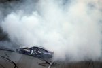 Sieger-Burnout von Denny Hamlin (Gibbs) 