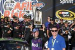 Denny Hamlin (Gibbs) in der Victory Lane