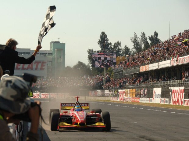 Sebastien Bourdais gewinnt das ChampCar-Finale in Mexico City 2007 Sebastien Bourdais gewinnt das ChampCar-Finale in Mexico City 2007