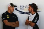 Pastor Maldonado (Lotus) und Fernando Alonso (McLaren) 