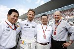 Yasuhisa Arai, Jenson Button, Takahiro Hachigo und Ron Dennis (McLaren-Honda)