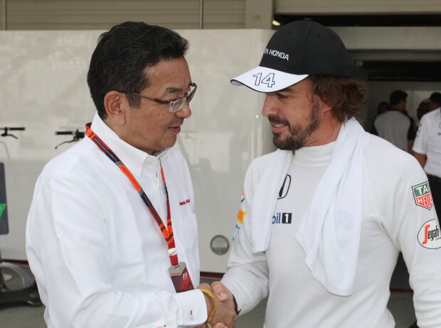 Honda-CEO Takahiro Hachigo und Fernando Alonso Honda-CEO Takahiro Hachigo und Fernando Alonso