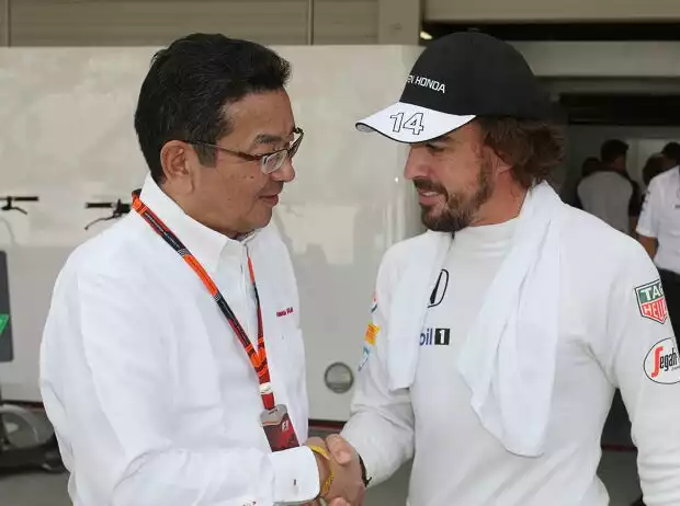 Honda-CEO Takahiro Hachigo und Fernando Alonso Titel-Bild zur News: Honda-CEO Takahiro Hachigo und Fernando Alonso