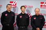 Teamchef Günther Steiner, Romain Grosjean und Teambesitzer Gene Haas