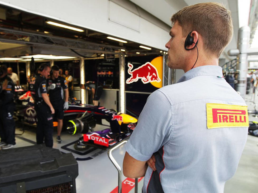 Pirelli-Ingenieur bei Red Bull