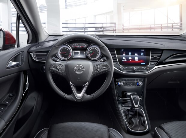 Cockpit des Opel Astra 2016