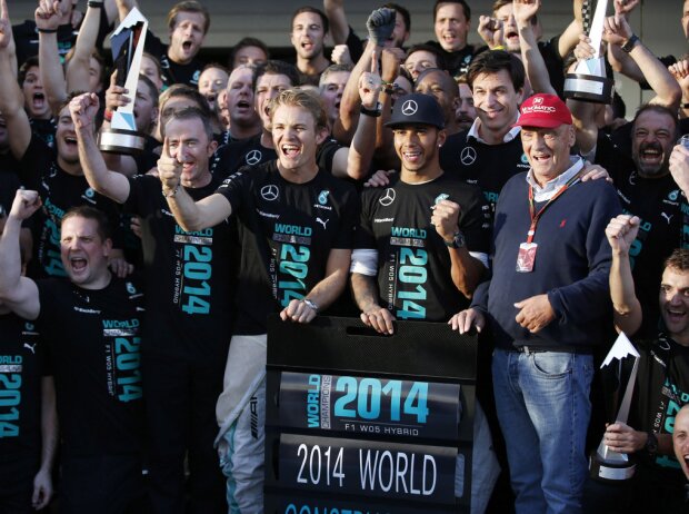Titel-Bild zur News: Paddy Lowe, Nico Rosberg, Lewis Hamilton, Toto Wolff, Niki Lauda