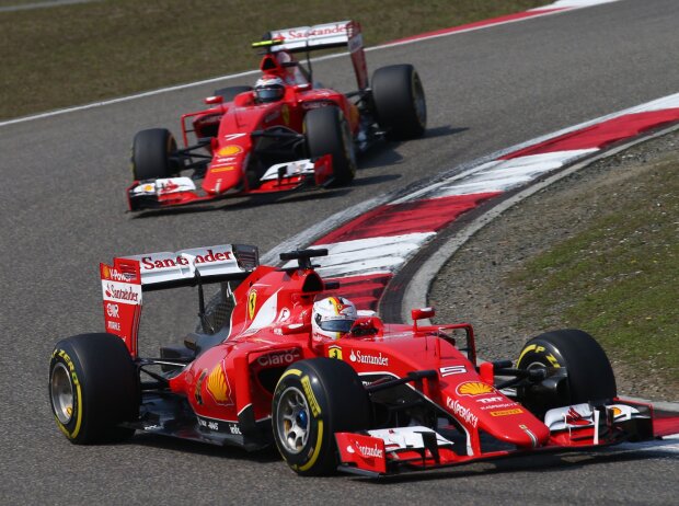 Sebastian Vettel, Kimi Räikkönen Sebastian Vettel, Kimi Räikkönen