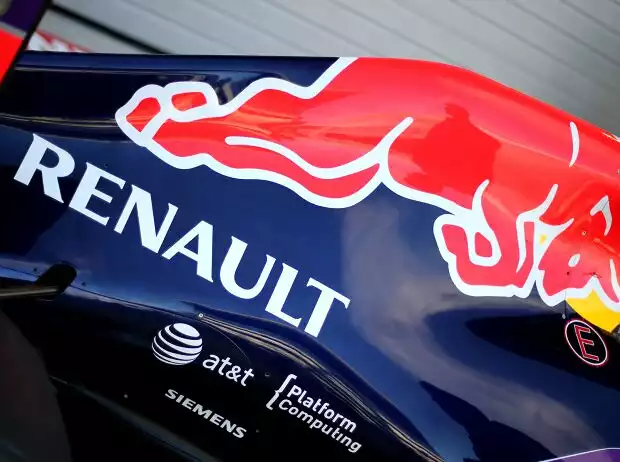 Renault-Logo bei Red Bull Titel-Bild zur News: Renault-Logo bei Red Bull