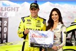 Sprint-Cup-Polesetter Matt Kenseth (Gibbs) und Miss Coors Light Amanda Mertz