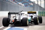Lewis Hamilton (Mercedes) und Marcus Ericsson (Sauber) 