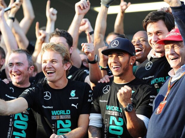 Titel-Bild zur News: Nico Rosberg, Lewis Hamilton, Toto Wolff, Niki Lauda