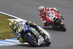 Valentino Rossi (Yamaha) vor Andrea Dovizioso (Ducati)