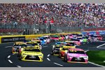 Start zum Bank of America 500 mit Matt Kenseth (Gibbs) und Kyle Busch (Gibbs) in Reihe eins