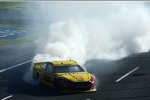 Joey Logano (Penske) feiert seinen Einzug in die Eliminator-Round des Chase