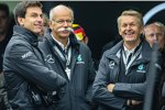 Toto Wolff mit Daimler-Vorstandschef Dieter Zetsche und Vorstand Thomas Weber