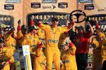 Joey Logano (Penske) in der Victory Lane