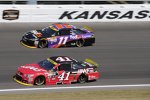 Kurt Busch (Stewart/Haas) und Denny Hamlin (Gibbs)