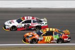 Carl Edwards (Gibbs) und Kyle Busch (Gibbs) 