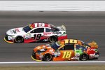 Carl Edwards (Gibbs) und Kyle Busch (Gibbs) 