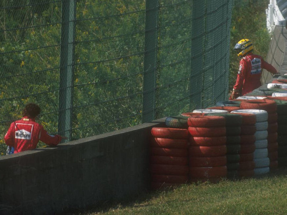 Ayrton Senna und Alain Prost nach ihrer Kollision in Suzuka 1990