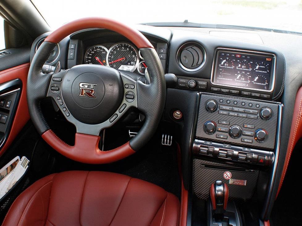 Nissan GT-R