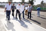 FIA-Rennleiter Charlie Whiting inspiziert die Strecke in Mexiko-Stadt