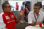 Ferrari-Motorenmann Modesta Menabue und Teamchef Maurizio Arrivabene 