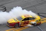 Joey Logano (Penske) feiert seinen dritten Sieg in der Contender-Round