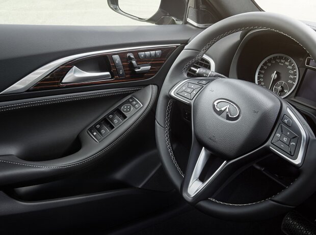 Infiniti Q30